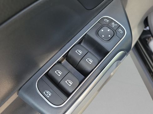 Used 2026 Mercedes-Benz GLB 250 image 13