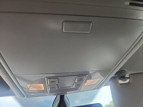 Used 2019 Volkswagen Tiguan SE AWD/4WD image 25