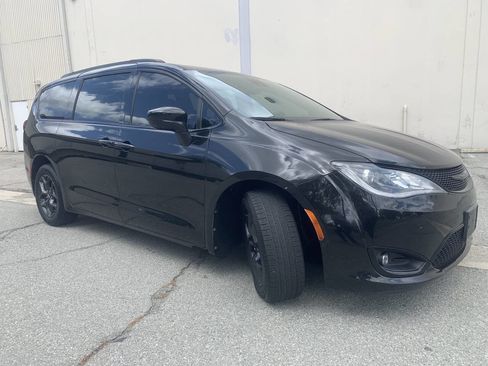 Used 2019 Chrysler Pacifica Touring-L FWD image 8