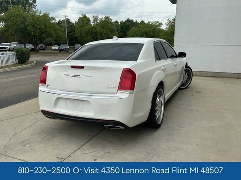 Used 2019 Chrysler 300 Touring w/ Quick Order Package 2EF RWD image 7