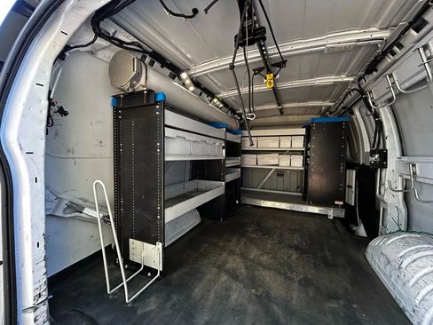 Used 2015 Chevrolet Express 2500 image 5