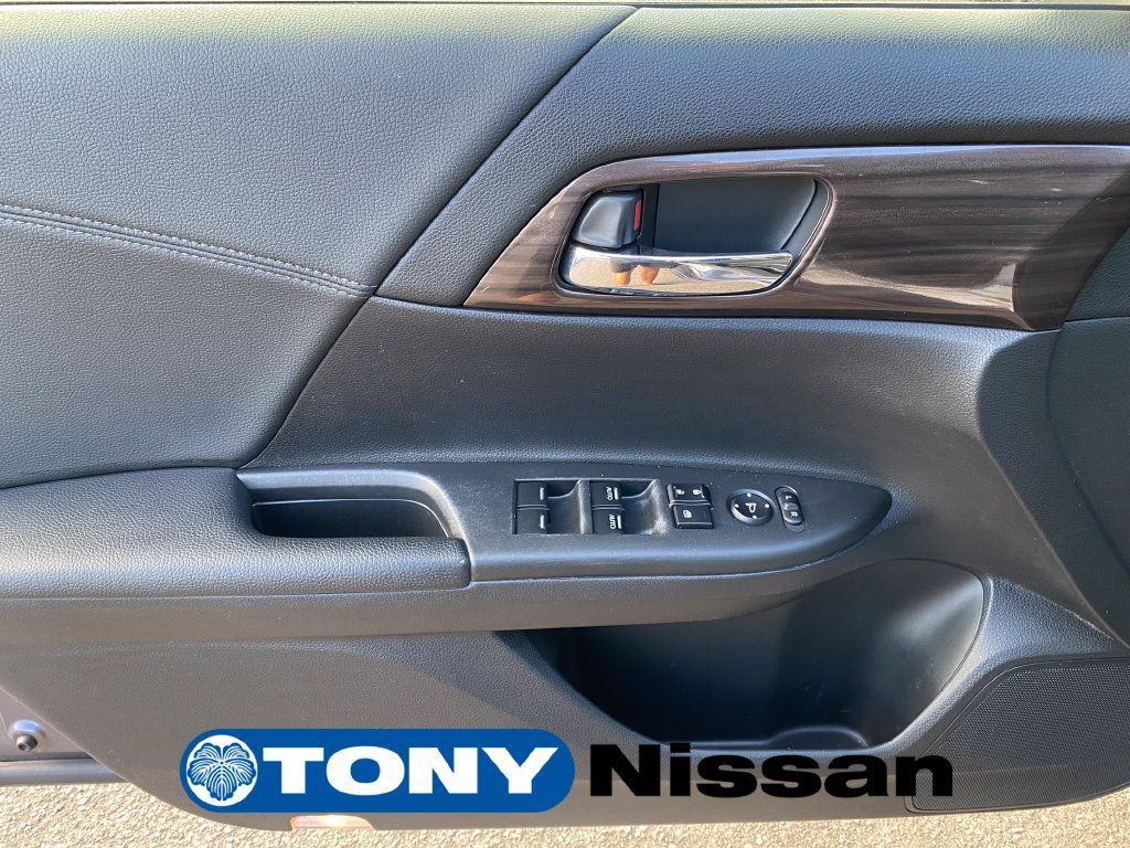 Used 2017 Honda Accord Hybrid Sedan image 30