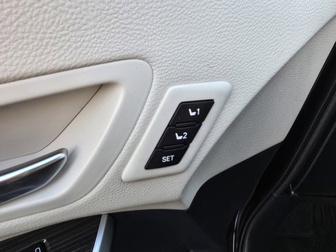 Certified 2022 Toyota Sienna Platinum image 18