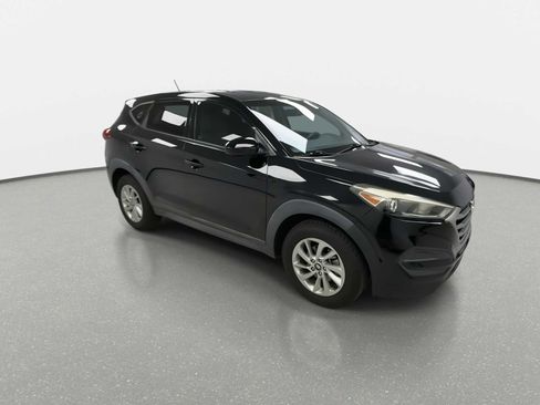 Used 2017 Hyundai Tucson SE FWD image 2