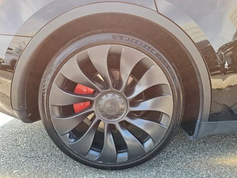 Used 2023 Tesla Model Y Performance AWD/4WD image 32