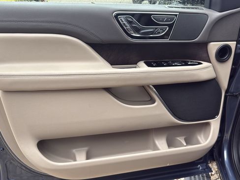 Used 2022 Lincoln Navigator L Reserve RWD image 14
