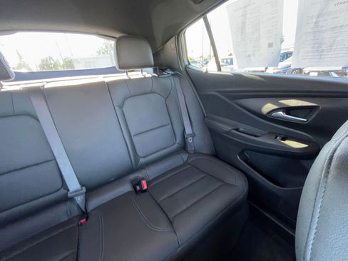 Used 2025 Buick Envista Sport Touring image 36