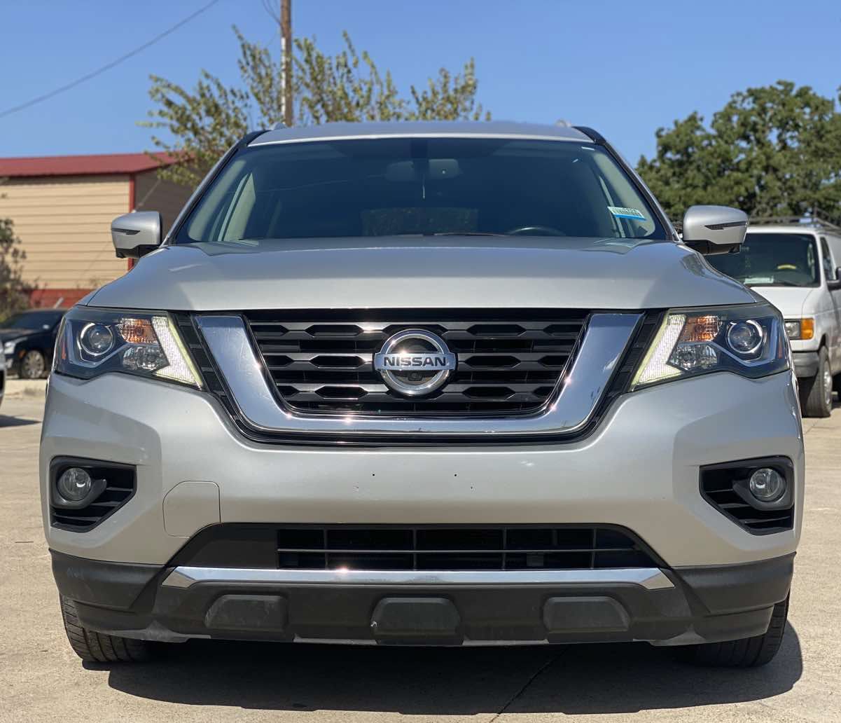 Used 2019 Nissan Pathfinder SL FWD image 2
