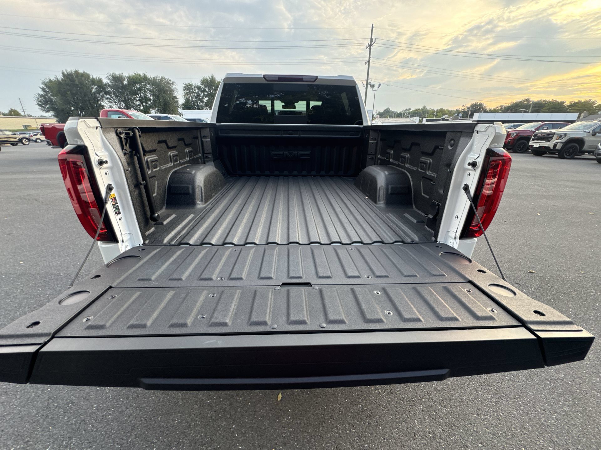 New 2026 GMC Sierra 1500 SLT w/ SLT Premium Plus Package AWD/4WD image 20