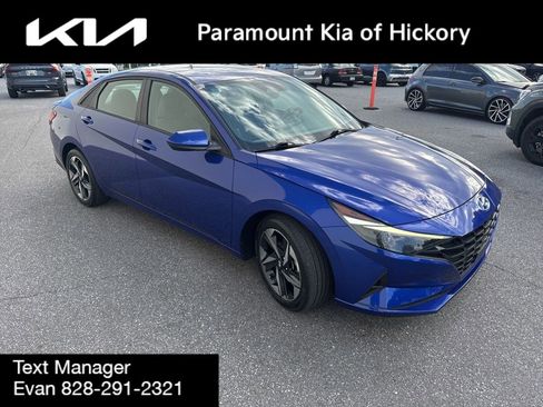 Used 2023 Hyundai Elantra SEL w/ Convenience Package FWD image 3