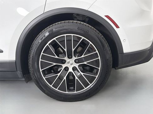 Certified 2025 Porsche Macan 4 Electric RWD image 12