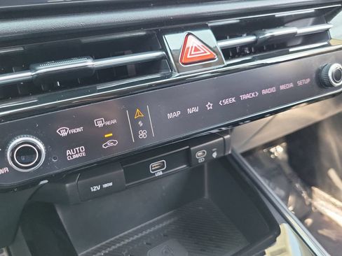 Used 2023 Kia Niro Wave FWD image 12