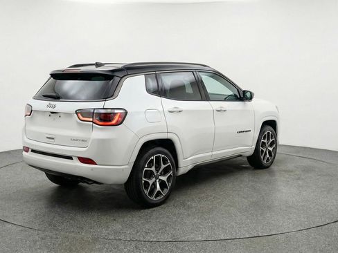 Used 2025 Jeep Compass Limited image 9