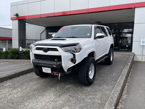 Certified 2023 Toyota 4Runner TRD Off-Road Premium AWD/4WD image 3