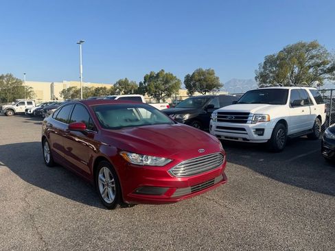 Used 2018 Ford Fusion SE FWD image 2