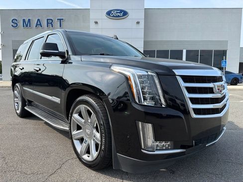 Used 2019 Cadillac Escalade Luxury AWD/4WD image 1