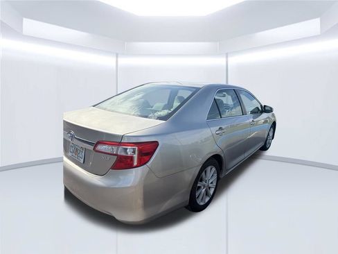 Used 2013 Toyota Camry XLE w/ Leather Pkg FWD image 7
