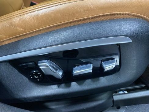 Used 2016 BMW 750i xDrive image 32