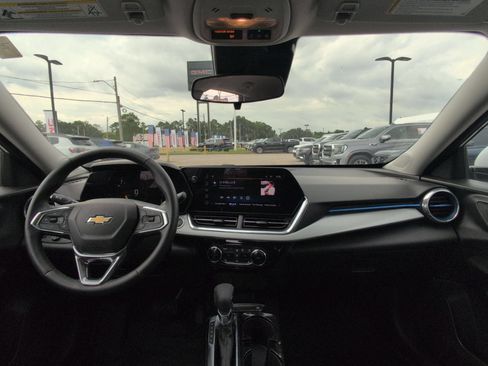 Used 2025 Chevrolet Trax LT w/ Driver Confidence Package FWD image 25