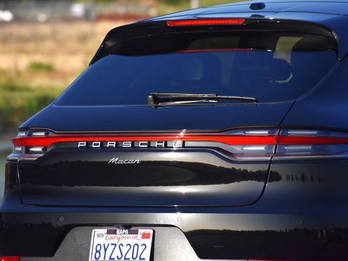 Used 2021 Porsche Macan AWD/4WD image 24
