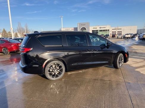 New 2026 Chrysler Pacifica Select w/ S Appearance Package FWD image 5