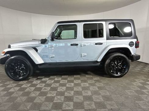 Used 2023 Jeep Wrangler Unlimited Sahara w/ Cold Weather Group AWD/4WD image 6
