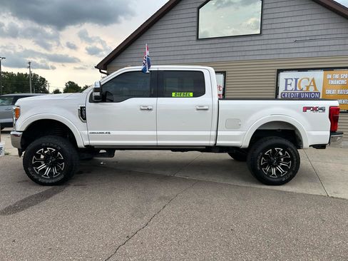 Used 2019 Ford F250 Lariat w/ Lariat Ultimate Package AWD/4WD image 8