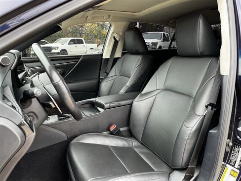 Used 2025 Lexus ES 300h w/ Premium Package image 23