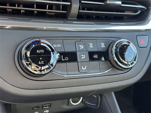 New 2025 Buick Envista Preferred image 11