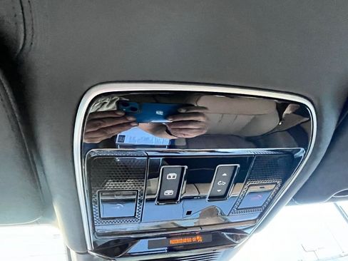 Used 2025 Land Rover Range Rover Long Wheelbase Autobiography image 39