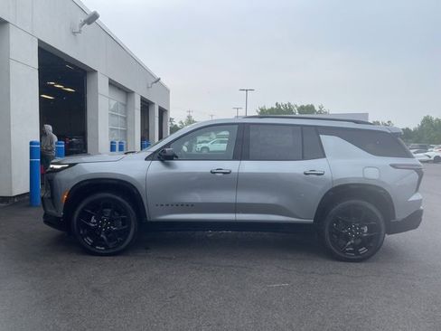 New 2025 Chevrolet Traverse RS w/ LPO, Floor Liner Package image 5