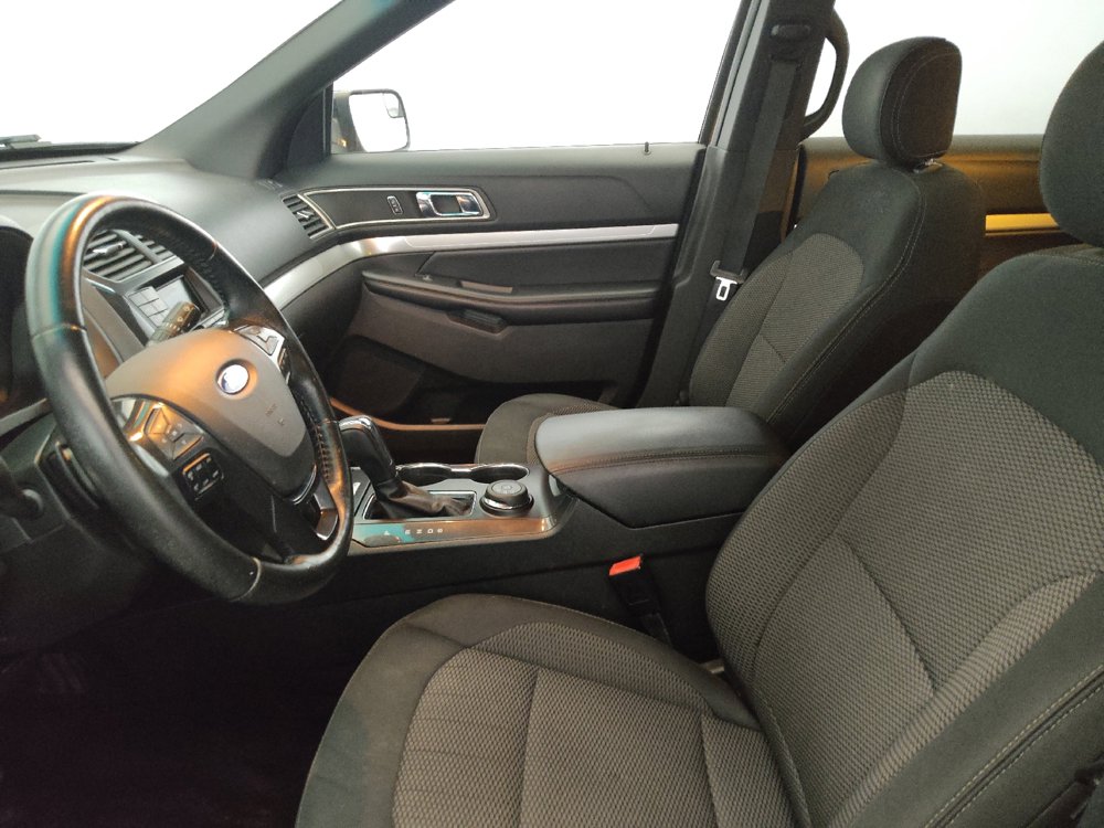 Used 2017 Ford Explorer XLT AWD/4WD image 17