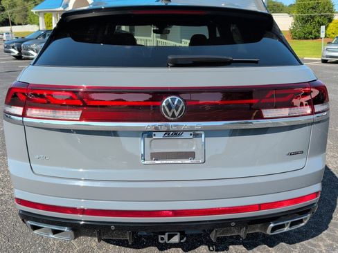 Used 2025 Volkswagen Atlas Cross Sport SEL Premium R-Line AWD/4WD image 18