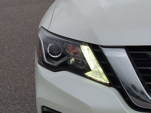 Used 2020 Nissan Pathfinder SL FWD image 11