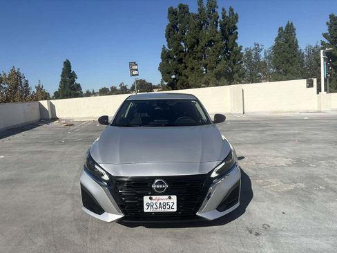 Used 2025 Nissan Altima 2.5 SV image 34