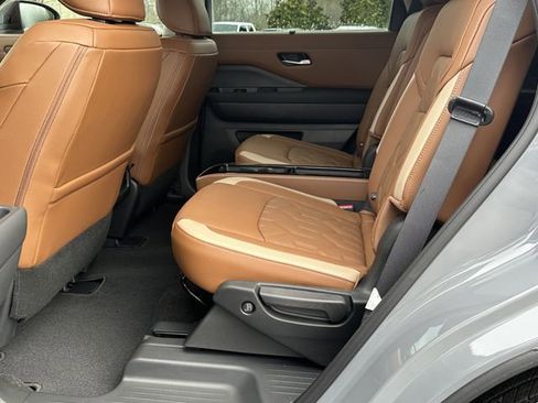 New 2026 Nissan Pathfinder Platinum AWD/4WD image 16