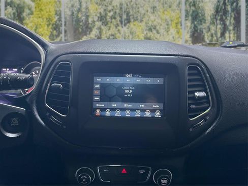 Used 2020 Jeep Compass Latitude AWD/4WD image 16