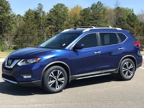 Used 2017 Nissan Rogue SL image 1