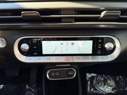 Used 2025 Genesis GV60 RWD image 23