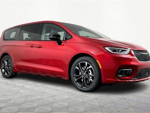 New 2026 Chrysler Pacifica Select image 3