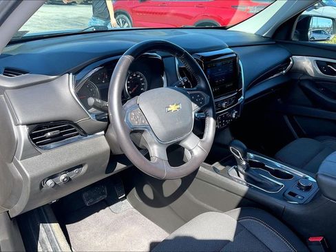 Used 2021 Chevrolet Traverse LT image 12