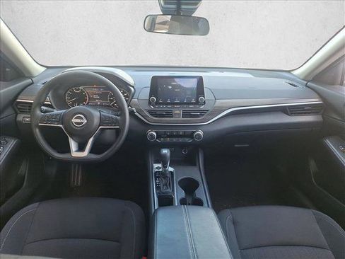 Used 2025 Nissan Altima 2.5 SV image 16