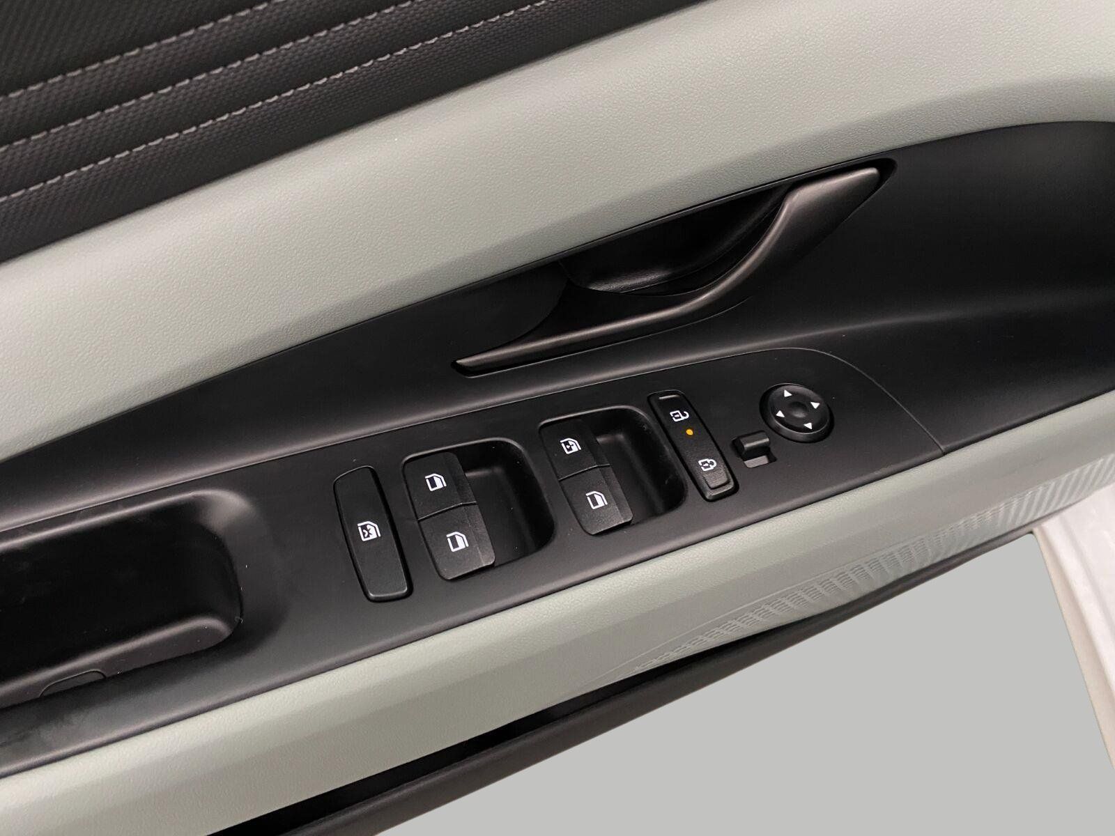 New 2026 Hyundai Elantra Limited FWD image 32