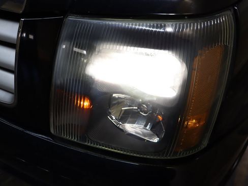 Used 2005 Cadillac Escalade ESV Platinum image 12