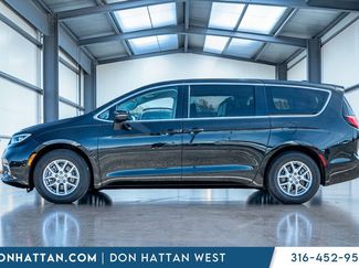 Used 2023 Chrysler Pacifica Touring-L FWD video 2