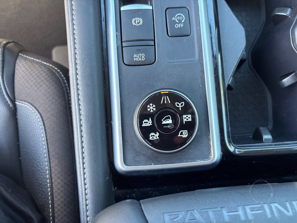 Used 2024 Nissan Pathfinder SL AWD/4WD image 19