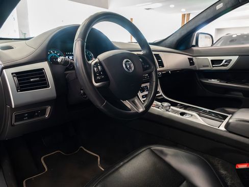 Used 2013 Jaguar XF 3.0 image 8