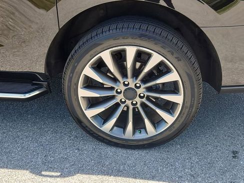 Used 2019 Ford Expedition Max XLT w/ Equipment Group 202A image 8