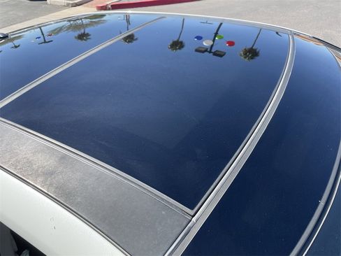 Used 2017 Nissan Maxima Platinum image 9