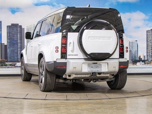 Used 2025 Land Rover Defender 110 S image 9